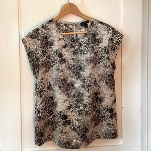 Halogen Blouse. Women’s size small. Great condition. Only worn 2-3 times!